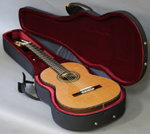 スーパーライト クラシックギター630mm用ケース ギターを入れた画像