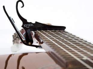Quick-Change Capos for Classical Guitars