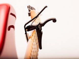 Quick-Change Capos for Electric Guitars