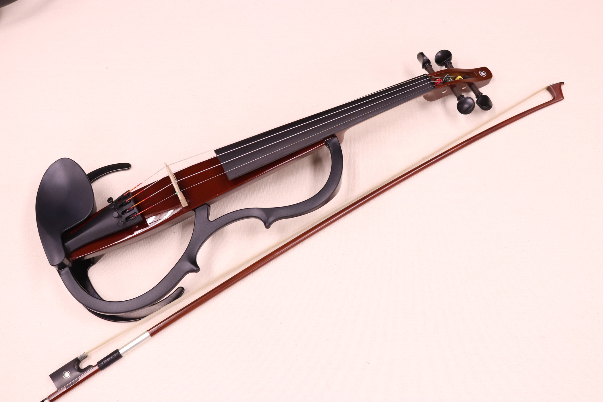 YAMAHA ヤマハ サイレントバイオリン YSV104 弓/ケースセット[中古美品 